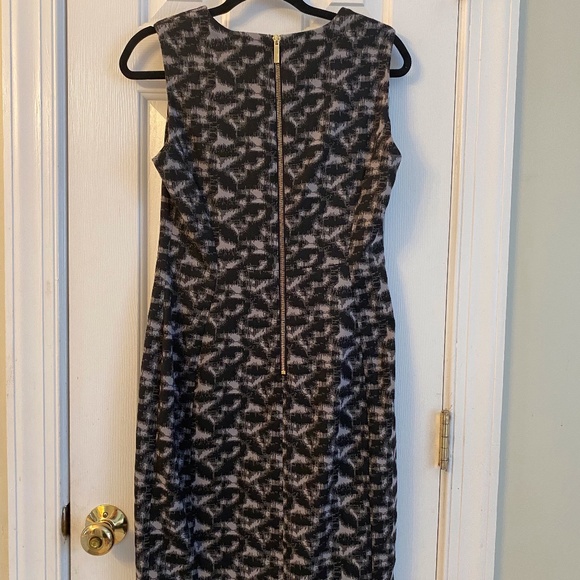 Size 8 Calvin Klein Black & White Patterned Shift Dress - Picture 2 of 4